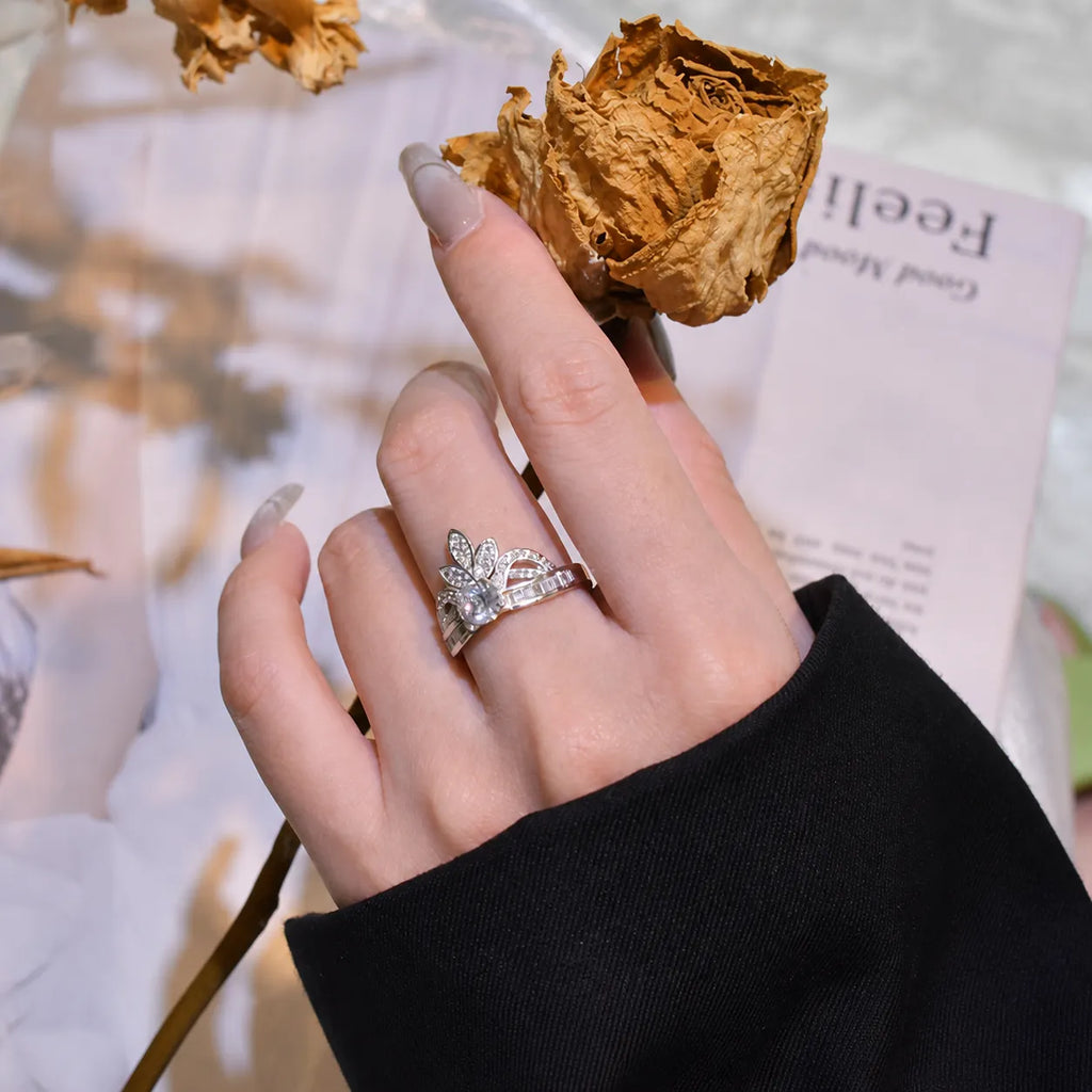Crown Ring 925 Sterling Silver Cubic Zirconia Three Leaf Top Detail