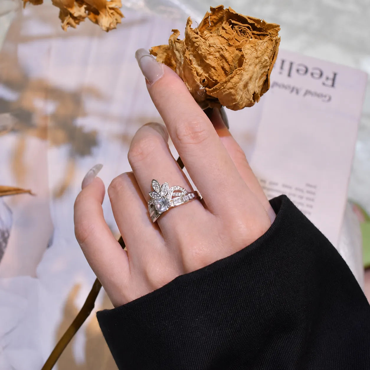 Crown Ring 925 Sterling Silver Cubic Zirconia Three Leaf Top Detail
