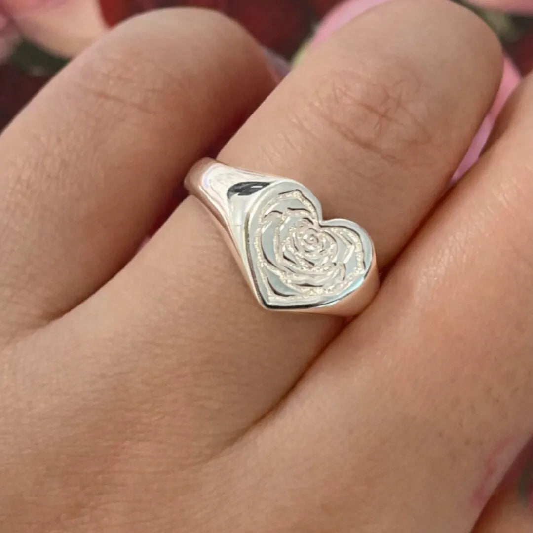925 Sterling Silver Heart Ring with Engraved Rose