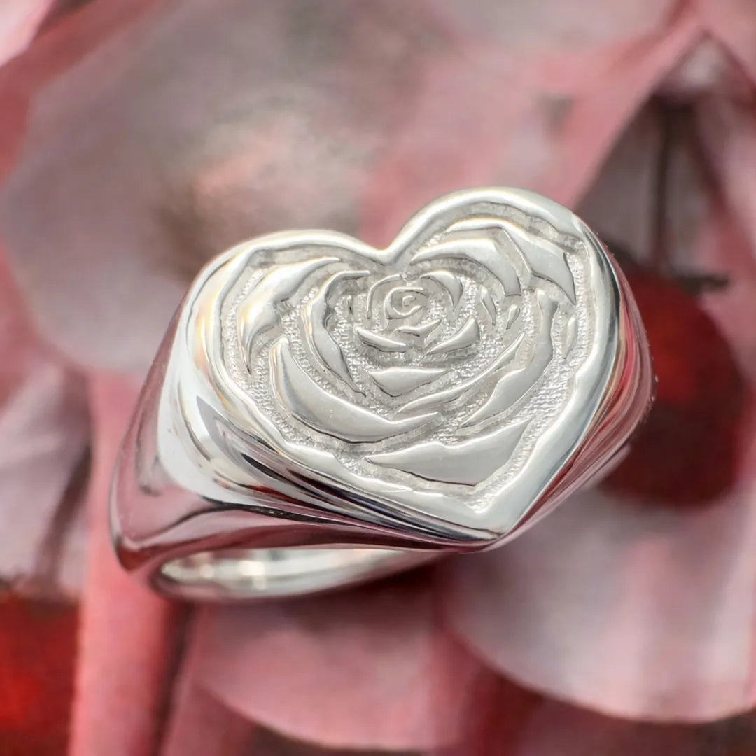 925 Sterling Silver Heart Ring with Engraved Rose